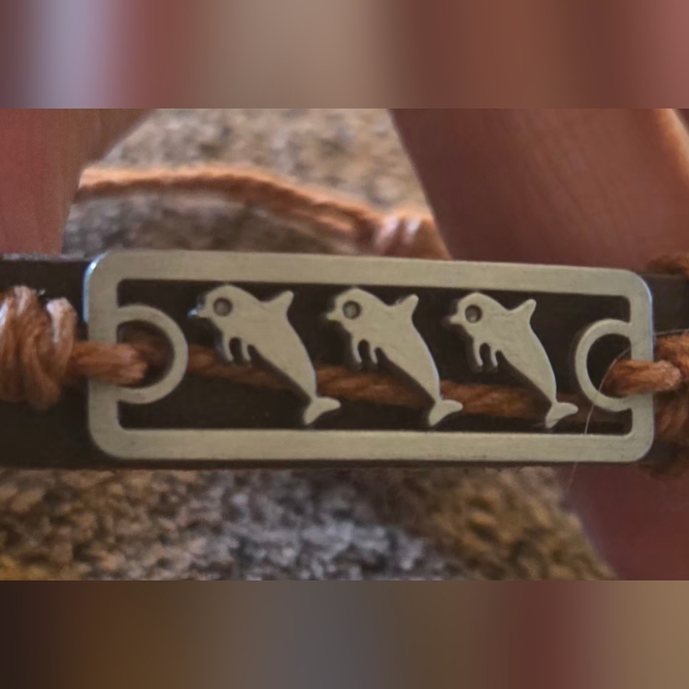 Leather Dolphin Pull-string Bracelet - Picture 3 of 5
